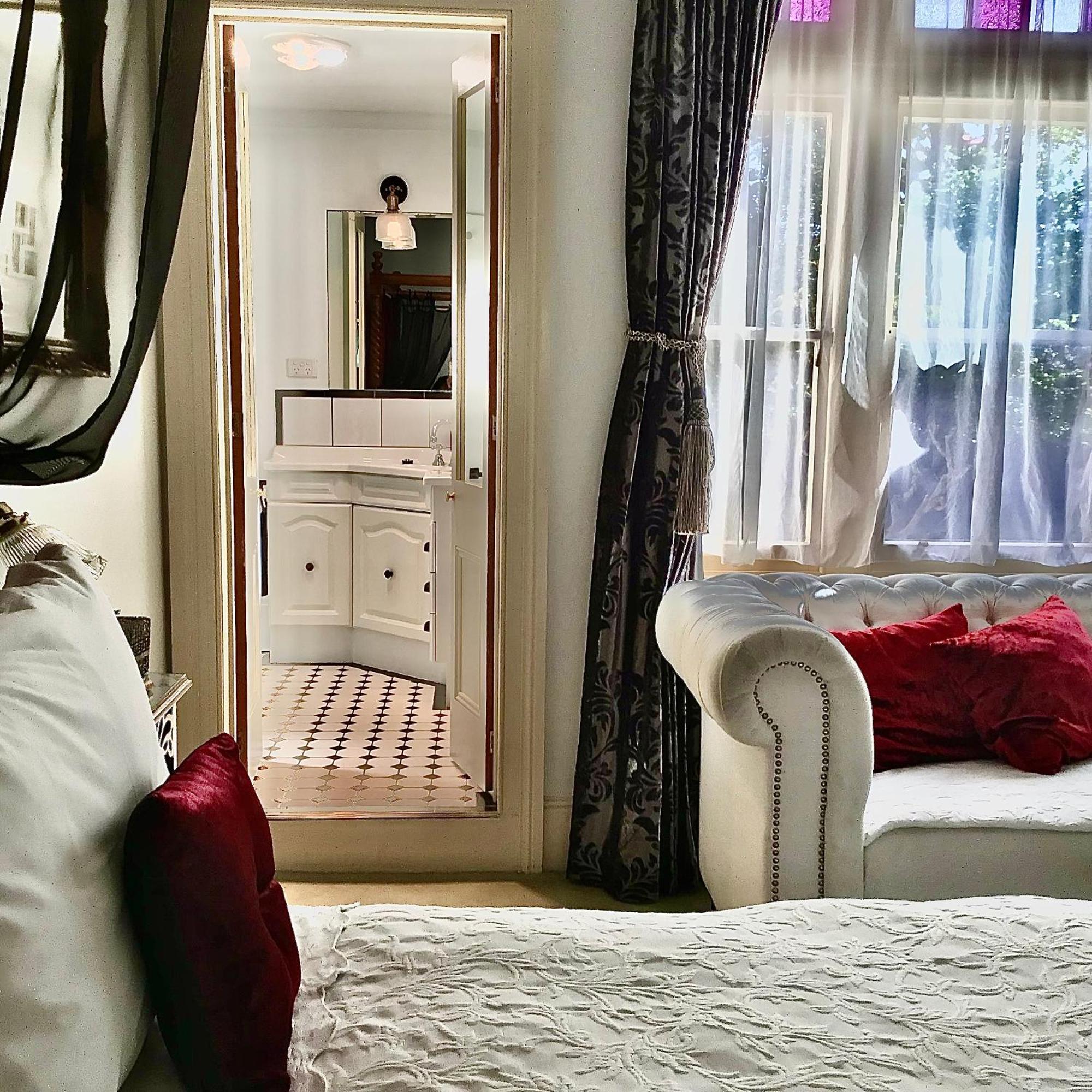 론서스턴 쿠라종 하우스 비앤비 B&B 객실 사진
